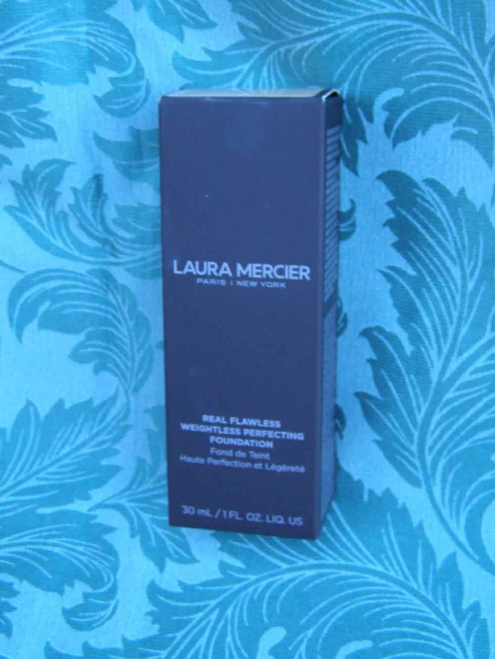 NEW Laura Mercier Real Flawless Foundation